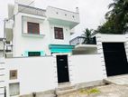 7.5 Perches with Brand New Upstairs House for Sale in Athurugiriya