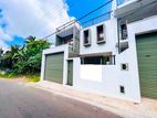 8 P With Brand New Luxury House In Talawatugoda