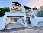 9.2 Perch Luxury Home with Modern Amenities in Kotte