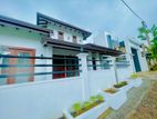 A Brand New 04 Bedrooms Solid House For Sale In Kahathuduwa