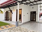 A BRAND NEW SINGALE STORY SUPER LUXURY HOUSE In KIRIWATTUDUWA
