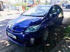 A Comfortable Axio for Hire with Driver