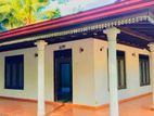 අඩි 20 කාපට් පාරකට මායිම් අංගසම්පූර්ණ නිවස / SA 14904