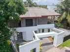 අඩි 20 පාරට මූනලා අගනා දෙමහල් නිවසක්