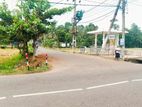 🏡 ඇදහිය නොහැකි මිලකට උඩුගම්පොළ – වීදියවත්තෙන් වටිනා බිම් කොටසක්