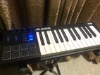 Alesis V25 Midi Keyboard