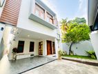 Almost New 10 Perches 3 Story House for Sale Thalawathugoda