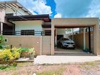 Almost new 3 Bedrooms House for sale in Athurugiriya