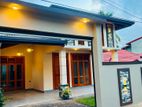 අලුතින්ම ඉදිකරන ලද අතිසුඛෝපබෝගී තනිමහල් නිවස මත්තෙගොඩින් විකිනීමට(haii87