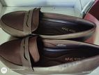 අලුත්ම සපත්තු දෙකක් විකිණීමට.... Size 41.....k