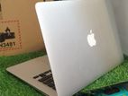 Apple MacBook Air - i5 (8GB ram/128GB SSD)