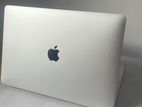 Apple Mac Book Pro 2017 | 8 GB 256 Intel Core I5