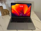 Apple MacBook Pro 2018 - i7 16GB RAM -256GB SSD