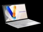 ASUS Vivobook 15 X1504VA 13th Gen i3