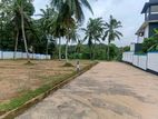අතුරුගිරිය Millennium city බස්පාරට සමීපයෙන්ම බිම්කොටස්