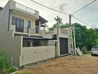 අතුරුගිරියේ ඉදිවන සුඛෝපභෝගී නිවසක් ඉක්මනින් විකිණීමට. (ID : ATHU038S)