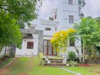 අතුරුගිරියේ පිහිටි හොඳ තත්ත්වයේ සුඛෝපභෝගී නිවසක් විකිණීමට ඇත.