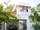 අතුරුගිරියේ සියලු පහසුකම් සහිත දෙමහල් නිවසක් විකිණීමට ඇත.