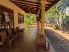 අතුරුගිරියෙන් කාපට් පාරට මුහුනලා නිවසක් විකිණීමට