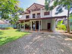 අතුරුගිරියට සමීපව වටිනා නිවසක් විකිණීමට