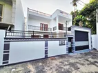 B/ New Luxury 3 Story House For Sale In Piliyandala Town