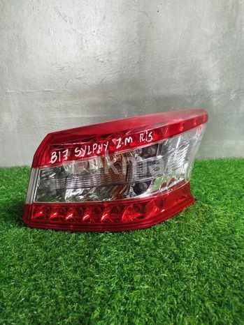 B17 Taill Light Right Side