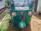 Bajaj RE 205 2011