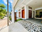 Battaramulla : 4BR (8P) Modern Luxury House for Sale in Thalangama North