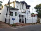 Battaramulla : 5BR (12P) House for Sale facing Robert Gunawardana Mawata