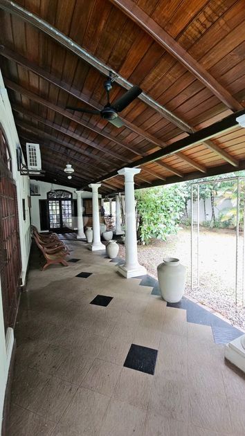 Battaramulla - Colonial Luxury Villa for rent | ikman