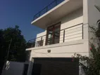 Battaramulla - Luxury Three Storied House for rent