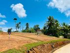 බද්දේගම අම්බලන්ගොඩ පාරට මුහුණලා බිම් කොටස් විකිණීමට
