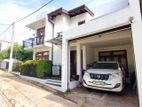 Beautiful 4BR House with Garden Garage in Mattegoda
