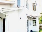 Beautiful Family House for Rent in Thalawathugoda – Temple Road