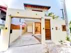 Beautiful Luxury Home for Sale in Talawatugoda