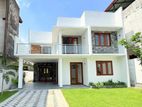 Beautiful Luxury House In Athurugiriya