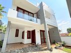 Beautiful Luxury Living House for Sale Athurugiriya