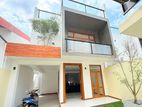Beautiful Luxury Living In Pelawatta