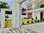 Beautiful Nice Garden Luxurious House New Completed In Negombo Area