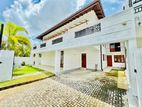 Beautiful Swimming Pool with House - Kottawa