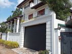 Beutiful three storey house for sale in gampaha yakkala road