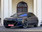 BMW M760Li e 3000cc Range 100Km 2024