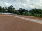 බණ්ඩාරගම නගරයෙන් වැවක් ළඟ ඉඩමක්