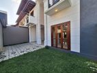 boralasgamuwa luxury famaliy house for sale