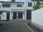 Boralesgamuwa, 3 Bedroomed Upstair House for Rent