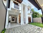 Boralesgamuwa Architecture Designed Super Luxury Three Story House