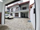 Boralesgamuwa : B/ N 5BR (10P) Luxury House for Sale in Raththanapitiya