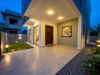 Box Type Super Quality Mordern 3 Storied House - Batuwandara