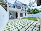 Brand New 5 Bedrooms House for sale in Maharagama Arawwala
