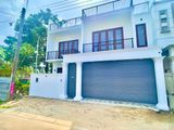 Brand New Good Architecture Three-Storey House in Polgasowita